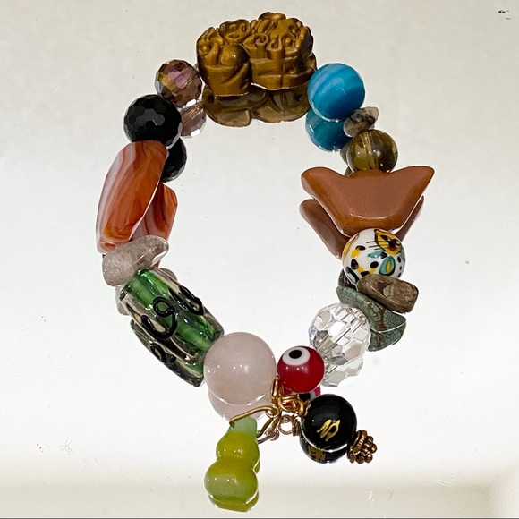 Handmade Pi Xiu Natural Gemstones Mixed Beads Crystal 8-inch Lucky Bracelet - Picture 3 of 16